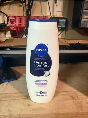 Women Nivea body wash
